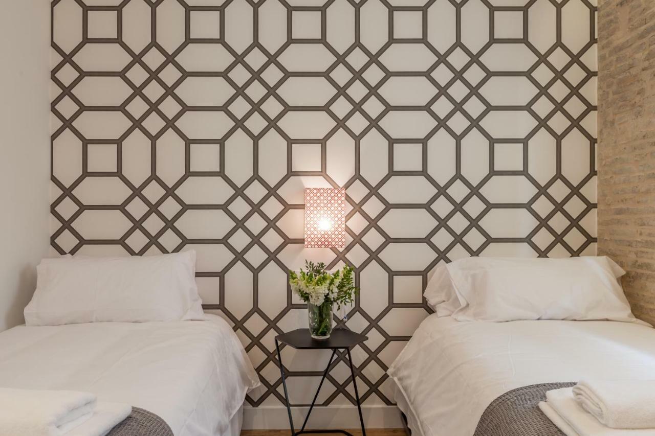 Apartamentos Rg Suites Jardines De Murillo เซบีญา ภายนอก รูปภาพ