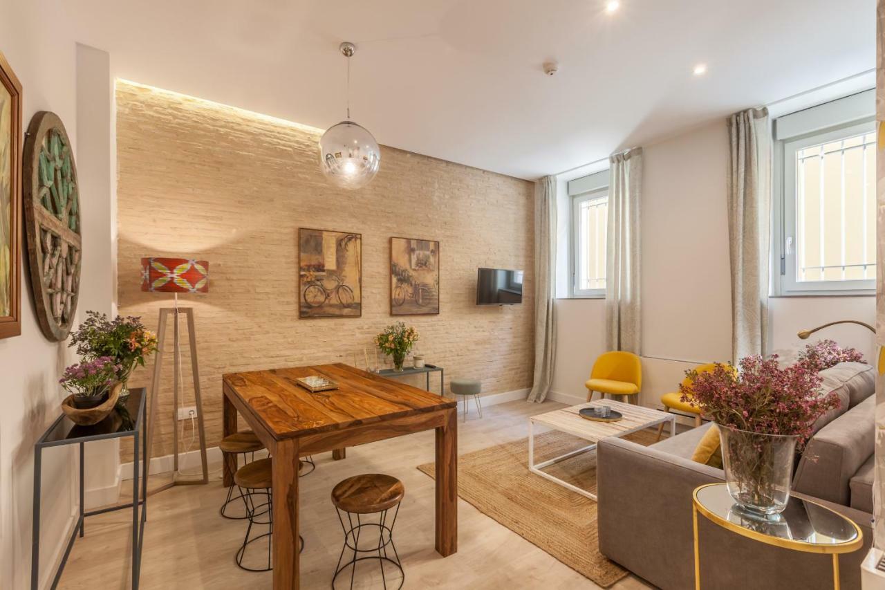 Apartamentos Rg Suites Jardines De Murillo เซบีญา ภายนอก รูปภาพ