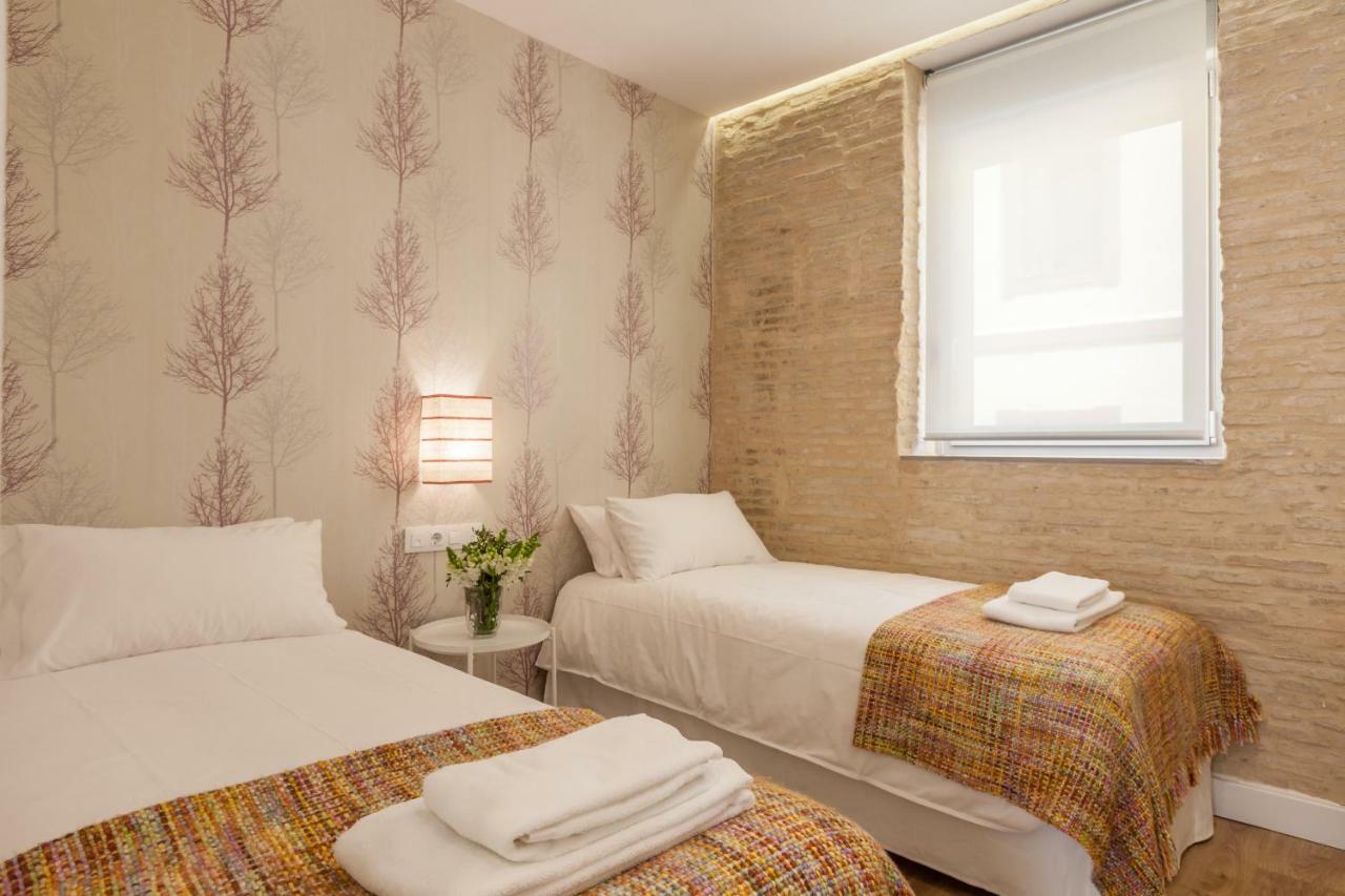 Apartamentos Rg Suites Jardines De Murillo เซบีญา ภายนอก รูปภาพ